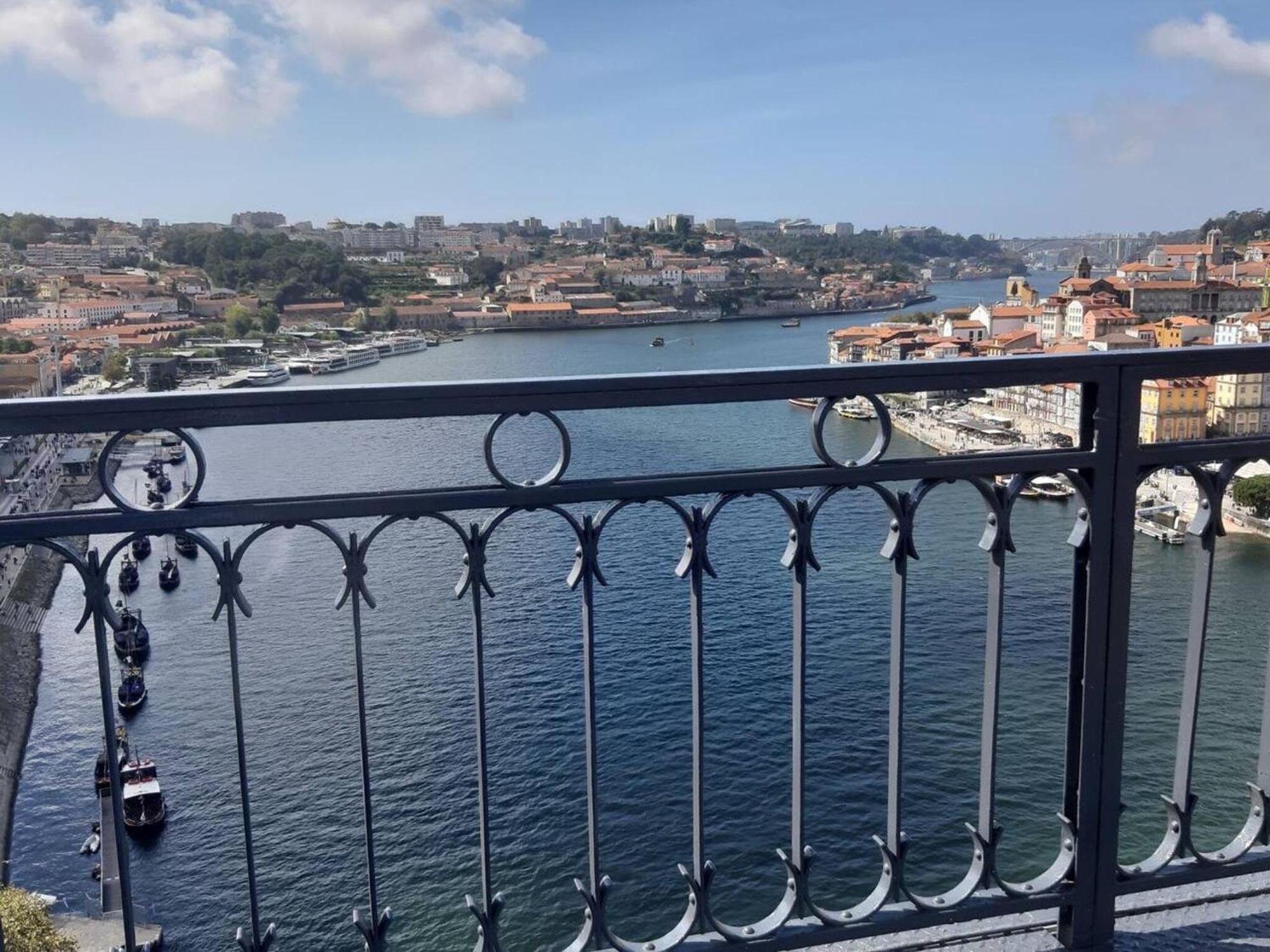 Apartament Cosy In The Heart Of 40 Sqm Modern Amenities Porto